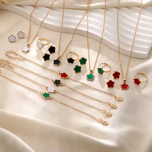 Royal Gleam - 4 piezas: pulsera , collar , anillo , pendientes chapados en oro