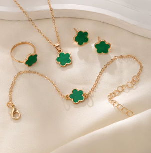 Royal Gleam - 4 piezas: pulsera , collar , anillo , pendientes chapados en oro